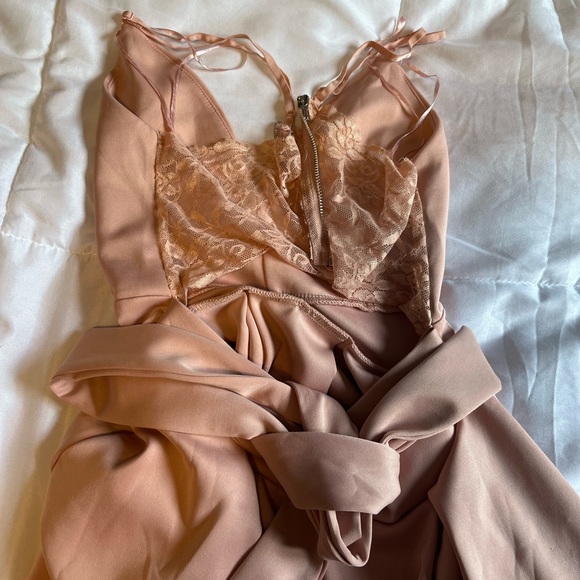 Robe rose courte en avant, longue en arrière - Picture 3 of 3